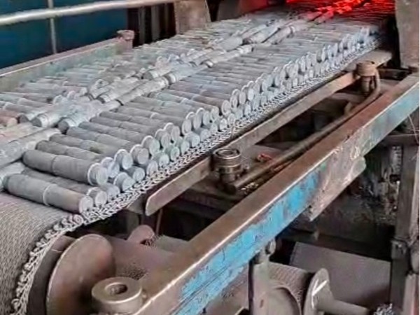 拜訪(fǎng)重慶客戶(hù)熱處理網(wǎng)帶使用現(xiàn)場(chǎng)！